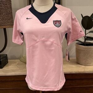 Nike US Soccer Women’s Limited Edition Breast Cancer Jersey Size S NWT!